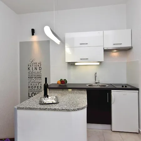 Pet Friendly In With Wifi Apartment Pula