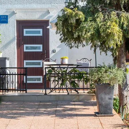 Pet Friendly In With Wifi Apartment *