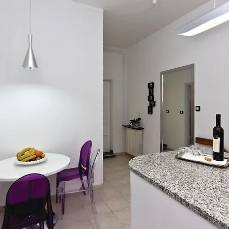 Pet Friendly In With Wifi Pula